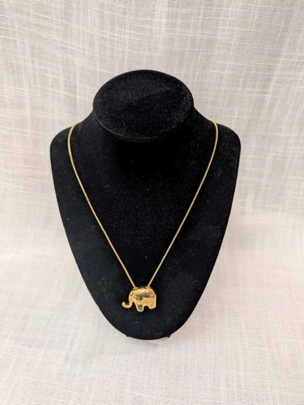 Gold Tone Elephant Necklace 15.5